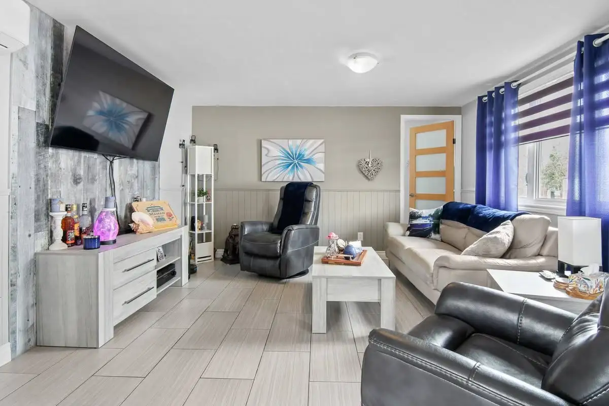 Famille lors de l'achat d'une maison au Saguenay–Lac-Saint-Jean accompagnée par l'Équipe Maman & Moi